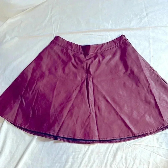 Abercrombie & Fitch Faux Leather Burgundy Skater Skirt Pockets  Size Medium - Picture 1 of 5